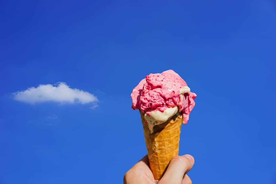 Helado de fresa y platano, el postre ideal para un día de calor
